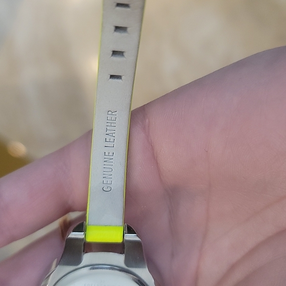 Neon yellow leather ax watch - Picture 4 of 4